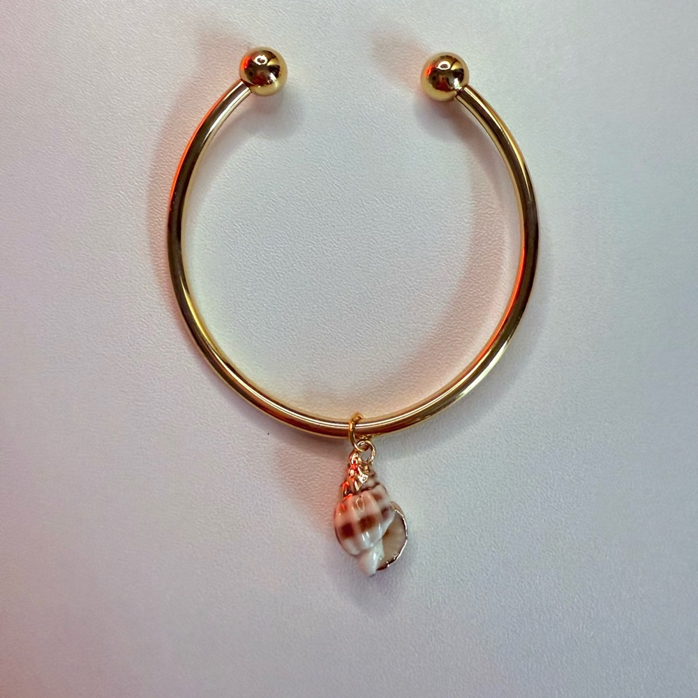 Gold Shell Charm Bracelet